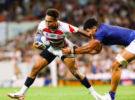 　後半、攻め込む松島（共同）