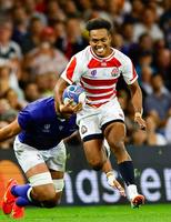 　後半、攻め込む松島（共同）