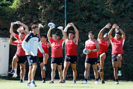 ラグビー日本代表が練習　ＳＯ松田「自分のキックを」