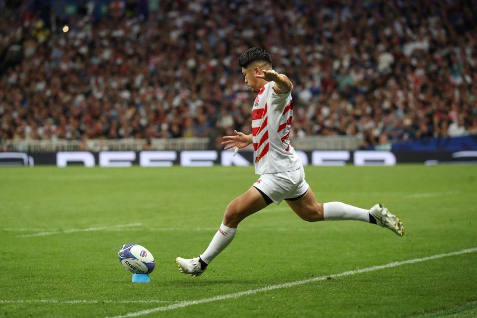 　ゴールを狙う日本代表・松田力也（日本ラグビー協会提供）