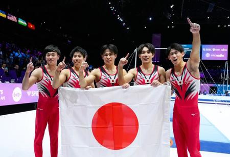 橋本大輝が歓喜「最高です」　体操・世界選手権で８年ぶり男子団体金メダル　２４年パリ五輪でガチンコ中国と頂上決戦へ