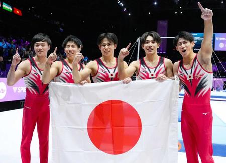 体操・日本男子団体　８年ぶりのＶ　東京五輪「銀」から２年、伝統の美しい「着地」で逆転　最大の目標五輪制覇へ