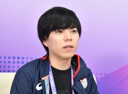 　取材に応じるｅスポーツのアジア大会代表、川野将輝＝９月２８日、杭州（共同＝菊浦佑介撮影）