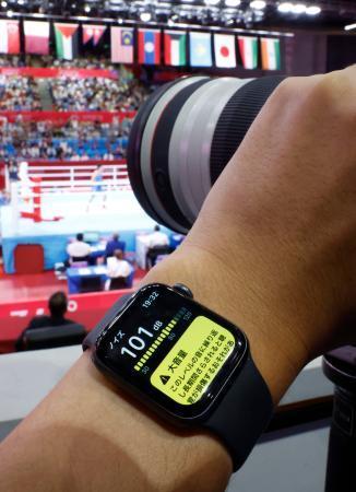 　中国選手のボクシングの試合中に１０１デシベルを計測したアップルウオッチの画面＝１０月４日、杭州（共同＝小向英孝撮影）