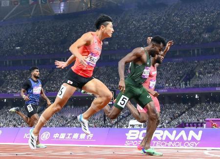 　陸上男子４００メートルで銀メダルの佐藤拳太郎＝９月３０日、杭州（共同＝遠藤望撮影）