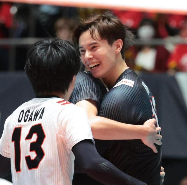 高橋藍が超絶スーパープレー！まさかのフェイクセットで米国