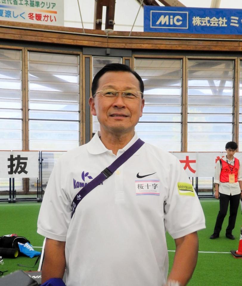　笑顔で取材に応じる大八木弘明総監督