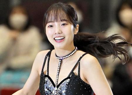 【写真】本田真凛　ツルツル美肌に際立つパッチリ目　お団子ヘアで超キュート