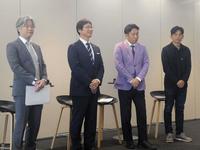 　トークショーに出席した（右から２番目の）青学大の原晋監督