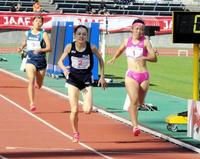 　亀井咲里との接戦を制したドルーリー朱瑛里（中央）