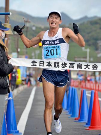 　男子２０キロ競歩　優勝した川野将虎＝山形県高畠町