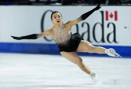 　フィギュアスケートＧＰシリーズ第２戦、スケートカナダ最終日での坂本花織のフリー演技＝２８日、バンクーバー（ＡＰ＝共同）