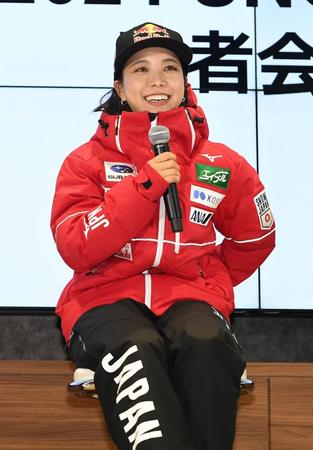 高梨沙羅が新ウエアお披露目　今シーズンは「Ｗ杯で活躍したい」２６年五輪へ「これというものを見つけたい」