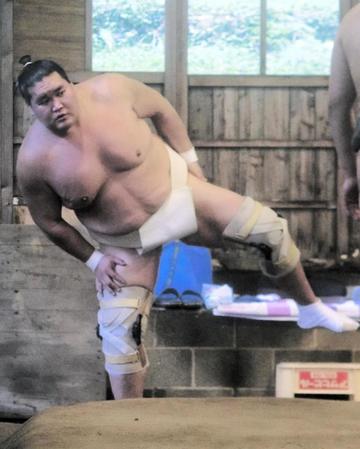 照ノ富士が九州場所出場へ　師匠「出るつもり」と方針示す　秋場所は腰のケガで全休