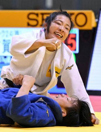 　女子５７キロ級決勝で初優勝を果たし、喜ぶ古賀ひより＝千葉ポートアリーナ