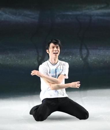 プロ転向後初のツアーで演技する羽生結弦さん（撮影・堀内翔）