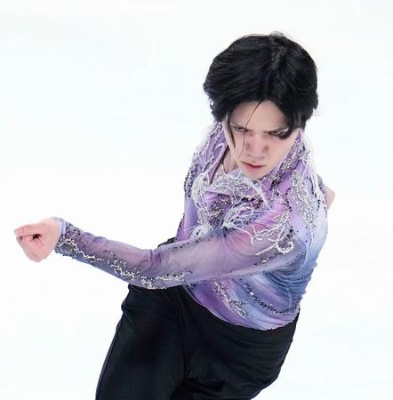 　男子ＳＰで演技する宇野昌磨＝重慶（共同）