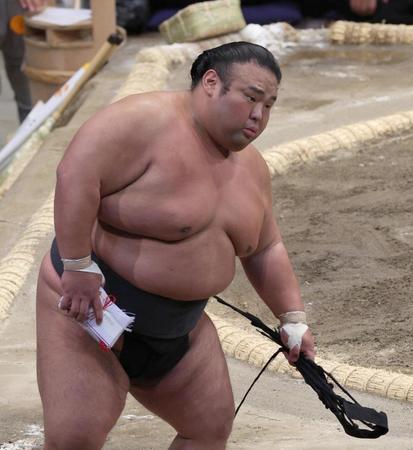 　翔猿を送り出しで下した貴景勝