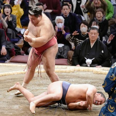 豊昇龍初黒星、貴景勝は１敗維持　霧島２敗目、琴ノ若ら２人が全勝