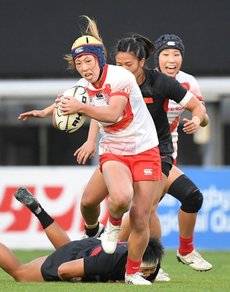 　前半、相手を振り切って勝ち越しとなるトライを奪う７人制女子日本代表・大谷芽生（撮影・北村雅宏）