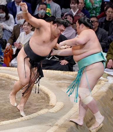 霧島、熱海富士が２敗で並ぶ　九州場所１２日目、琴ノ若３敗目