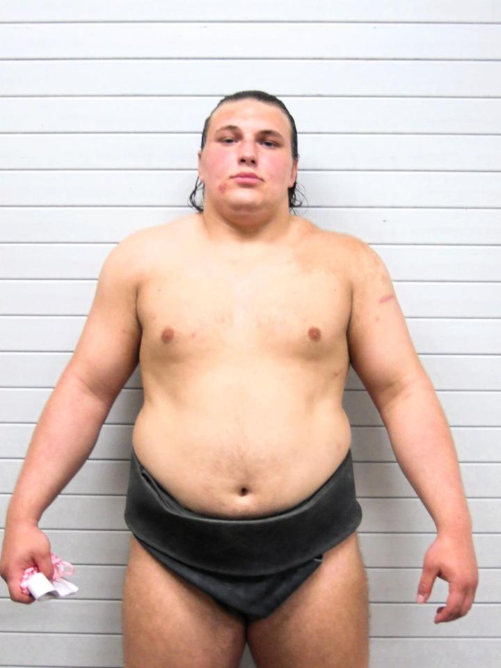 　７戦全勝で序の口優勝を決めた安青錦