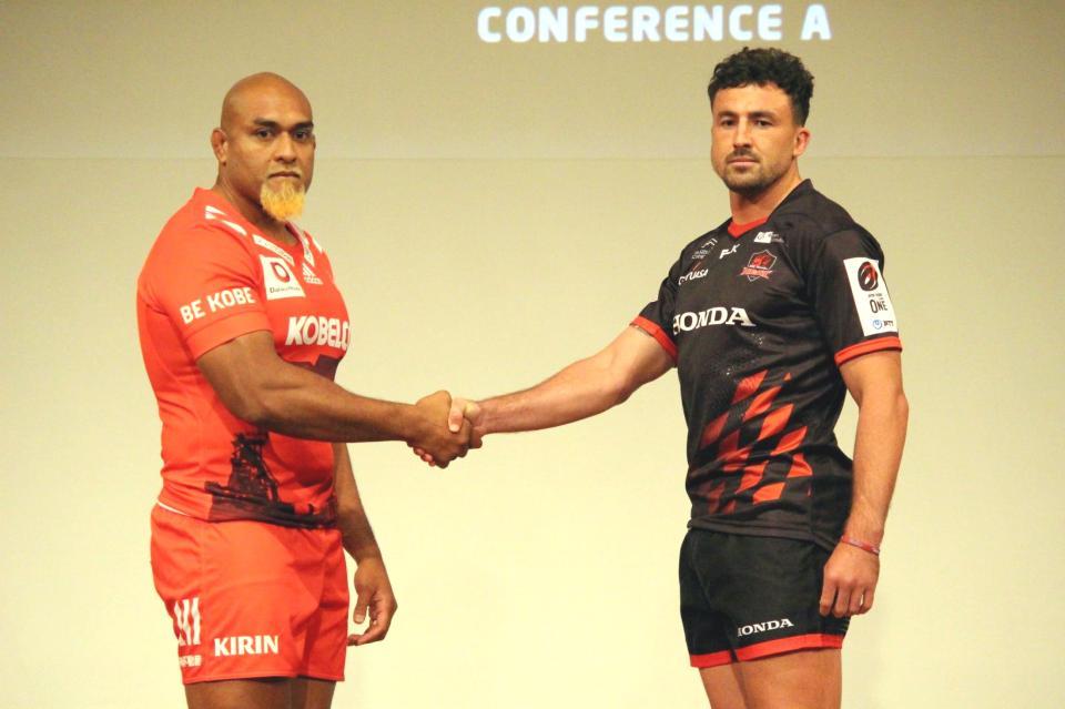 開幕カードの神戸・中島（左）と三重・バンクス