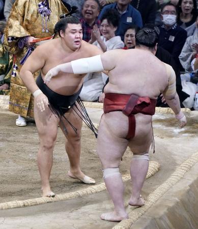 霧島が熱海富士下し単独首位　１２勝２敗、２度目Ｖへ前進