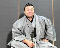 　大相撲九州場所で２度目の優勝を飾り、一夜明け会見に臨んだ霧島