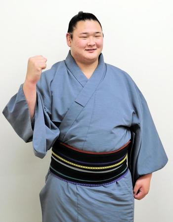 　新十両昇進が決まり、ガッツポーズをする欧勝海