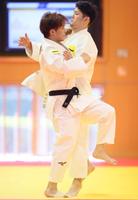 　打ち込みを繰り返す阿部一二三（手前）＝撮影・吉澤敬太