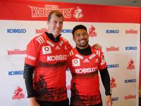 　リーグワン優勝へ強力タッグを組むレタリック（左）とサベア