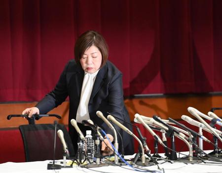 　アメフト部の薬物問題を発端とした一連の問題に関する会見に登壇した日大・林真理子理事長（撮影・伊藤笙子）