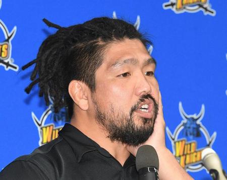　今シーズンで現役を引退することを発表した堀江翔太（撮影・佐々木彰尚）