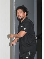 　会見に登場した堀江翔太（撮影・佐々木彰尚）