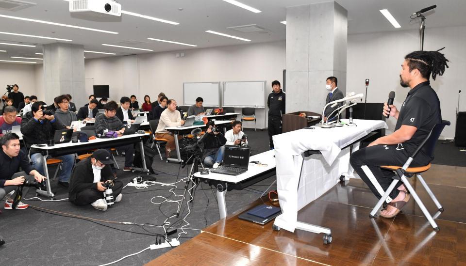 　今シーズンで引退することを発表した堀江翔太（撮影・佐々木彰尚）