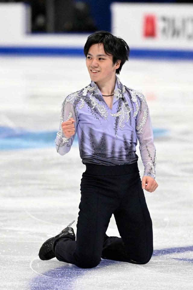 　演技を終え、ガッツポーズする宇野昌磨（共同）