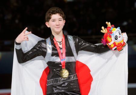 　ジュニア男子で優勝した中田璃士＝北京（共同）