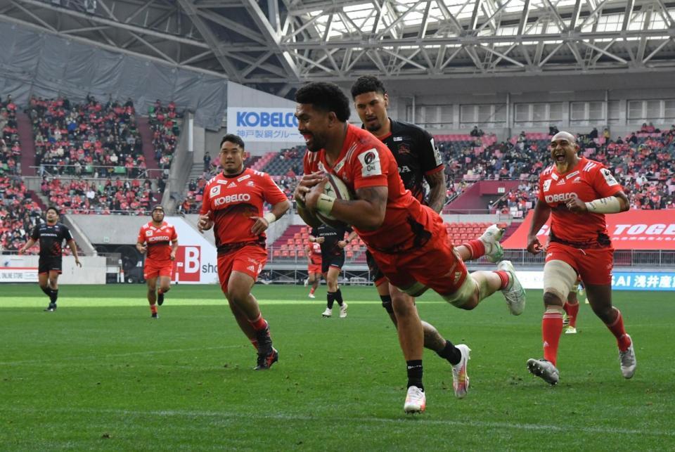 　後半、神戸・サベアがトライ、５２-１０とする