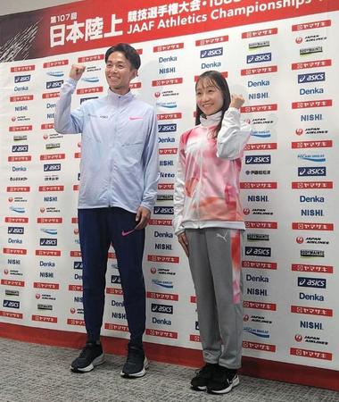 　撮影に応じる（左から）相沢晃、五島莉乃