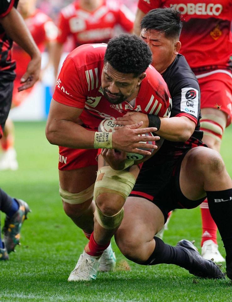 　後半、トライを決める神戸・サベア