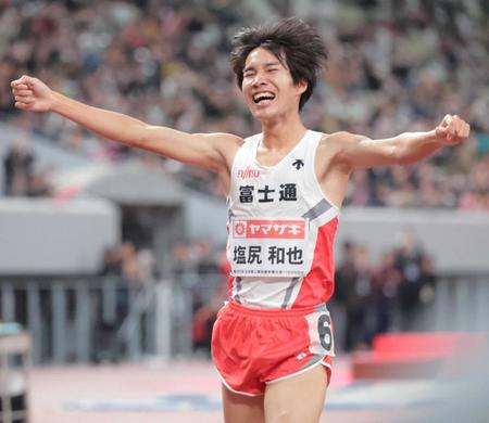 塩尻和也　１万メートル日本新Ｖ　上位３人記録更新の大激戦制しパリ射程　３０００メートル障害のリオ代表