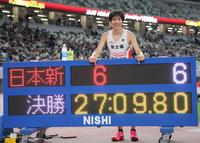 　日本新記録で優勝した塩尻