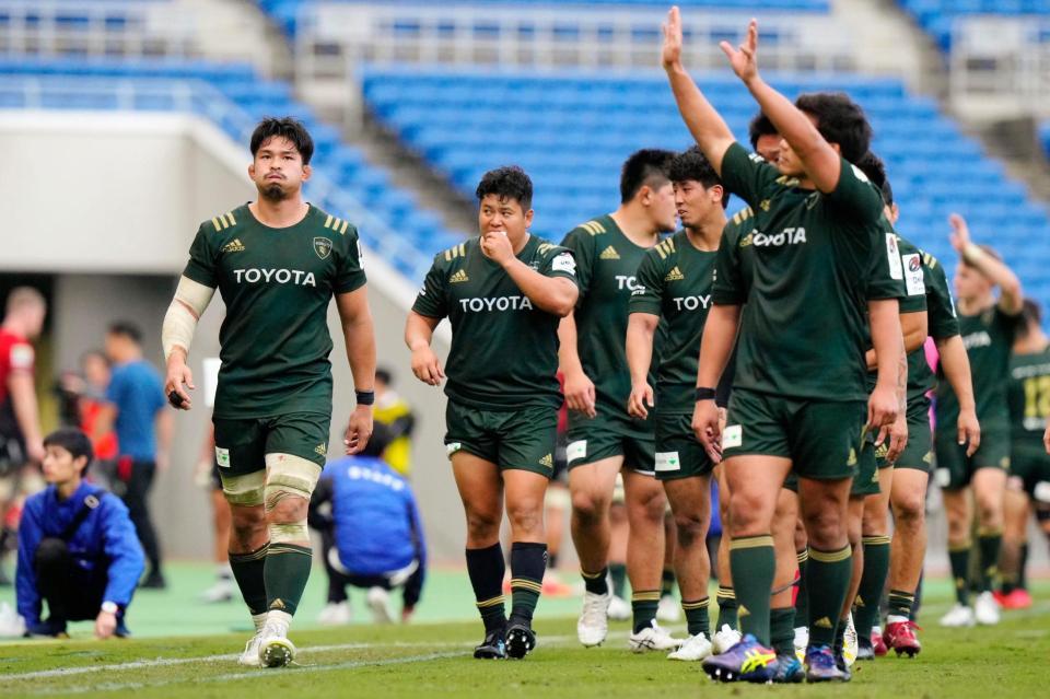 　横浜に敗れた姫野（左端）らトヨタフィフティーン