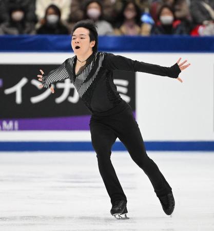 　華麗な演技を披露する鍵山優真（撮影・佐々木彰尚）