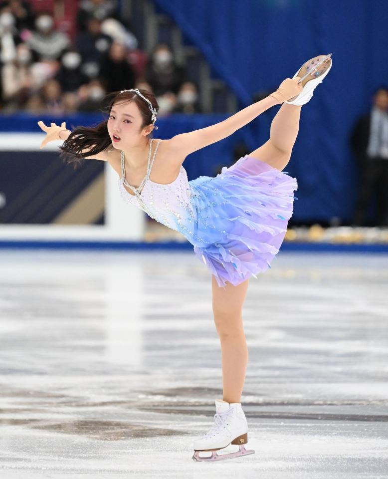 　華麗な演技を披露する本田真凜（撮影・佐々木彰尚）