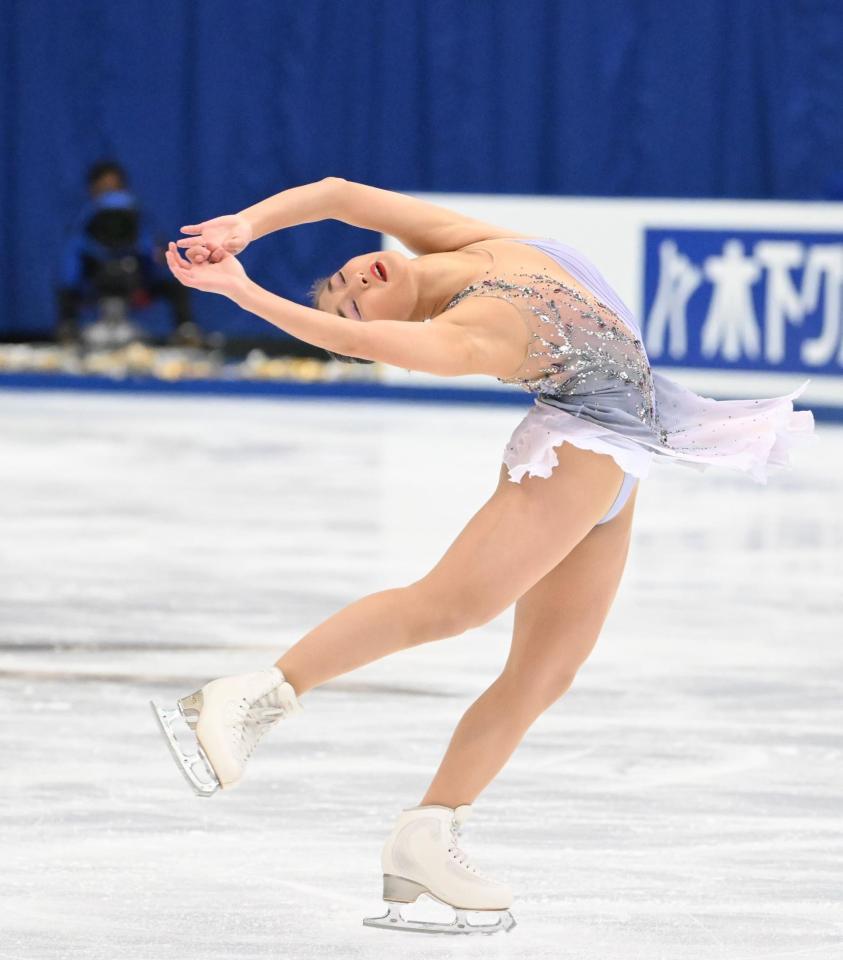 　華麗な演技を披露する坂本花織（撮影・佐々木彰尚）