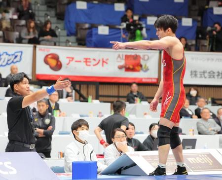 五輪王者が猛抗議で騒然…レスリング乙黒拓斗、映像判定で逆転負けし激高　パリ五輪は絶望的に