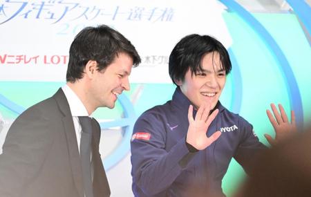 「踊るコーチたち」に会場沸く　男子決着のフィギュア全日本　表彰式外でランビエル氏とコストナー氏が手を取り合い歓喜のダンス＆ターン　宇野ら笑顔、ファンも「これは尊い」