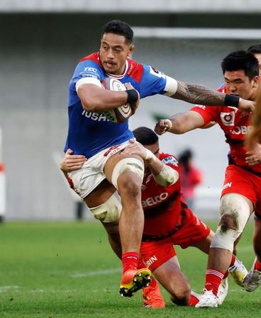 　後半、突進するＢＬ東京・フリゼル